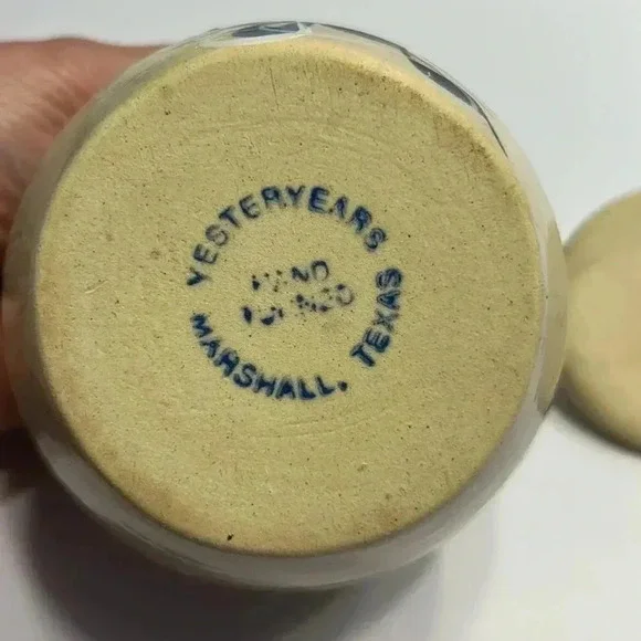 Yesteryears Marshal Texas pottery sugar bowl with lid glow in grace hand painted - Picture 4 of 6